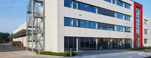 Maaß Industriebau, Neubau einer Verwaltung Industriebau - Neubau einer Verwaltung mit Fluchttreppe