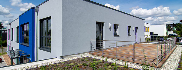 Industriebau - Neubau eines 2-geschossigen Büros mit Dachterrasse und Gründach